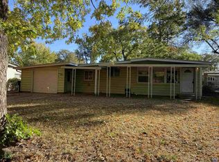 1718 SW Chelsea Dr, Topeka, KS 66604