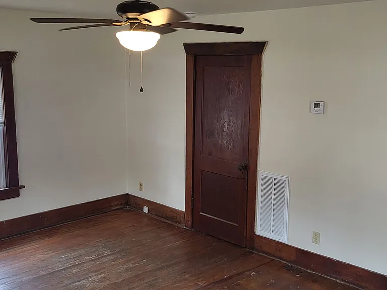 924 E Turner St — Photo 6