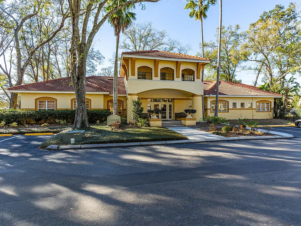 5604 Pinnacle Heights Cir #305