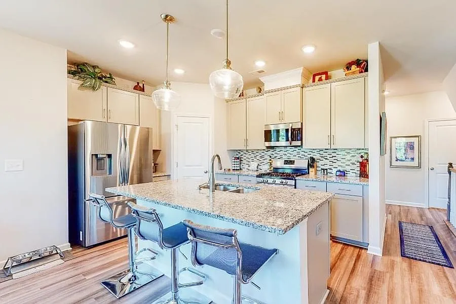 1209 Kohler Ave — Photo 2