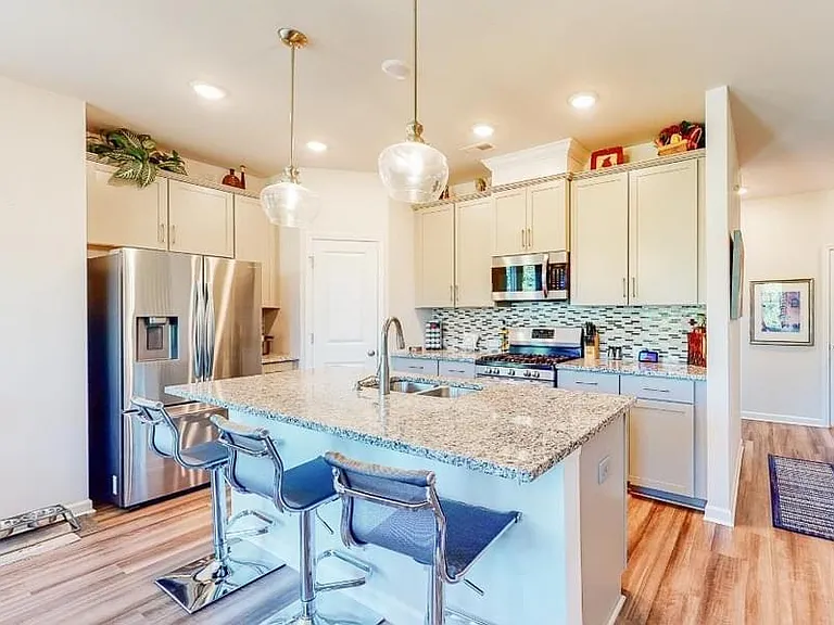 1209 Kohler Ave — Photo 2