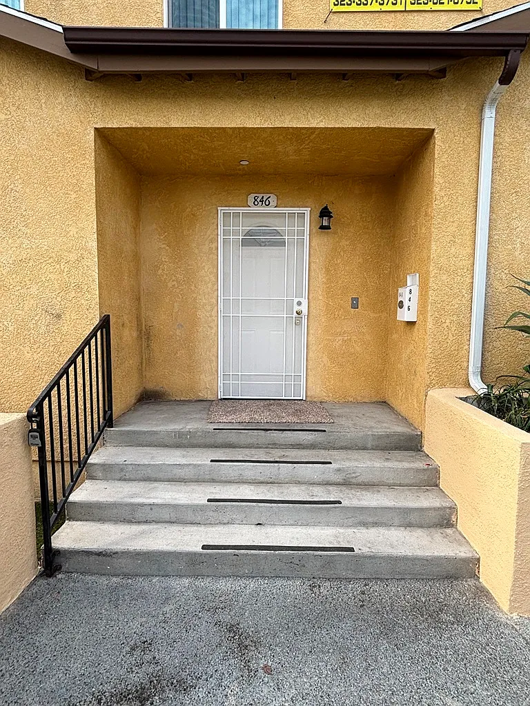 5 bed, 1923 sqft, $4,200 — Photo 2