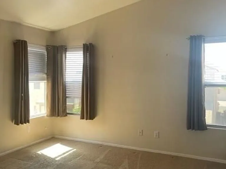 4911 W Wahalla Ln — Photo 8