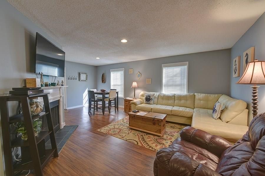 2nd image of 503 E Island Square Dr