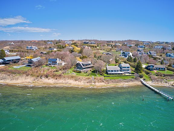 3rd image of 261 E Lake Dr
