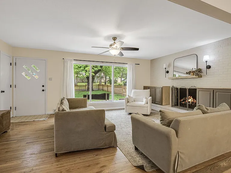 440 Royal Pines Dr — Photo 17