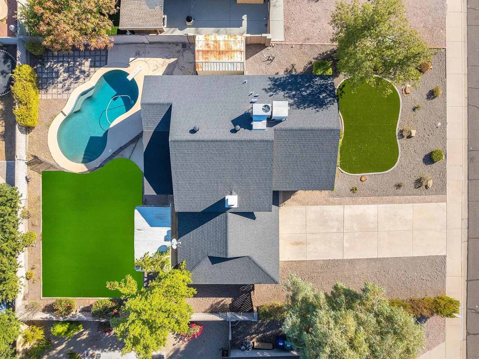 4 bed, 2.0 bath, 2100 sqft, $979 — Photo 4