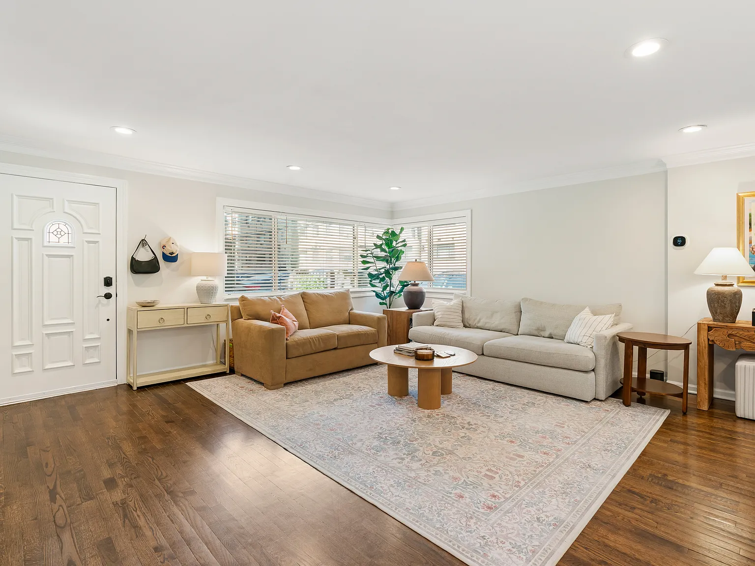 3 bed, 3.5 bath, 2200 sqft, $6,000 — Photo 4