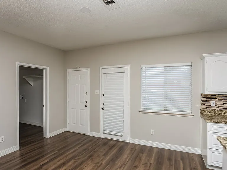 1530 Aberdeen Dr — Photo 7