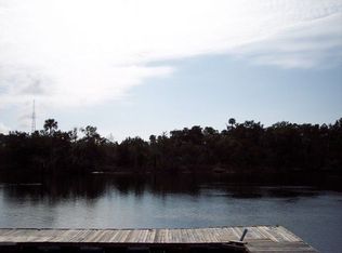 907 Riverside Dr SE, Steinhatchee, FL 32359