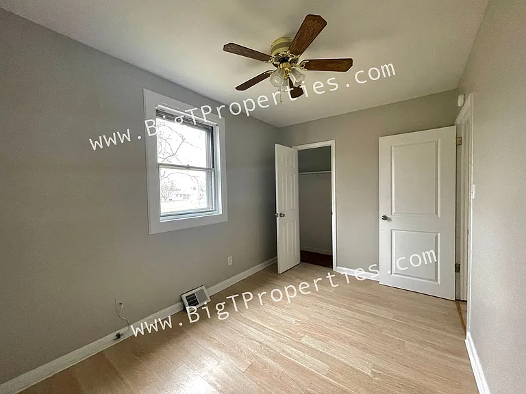 16 W Clairmont Dr — Photo 3
