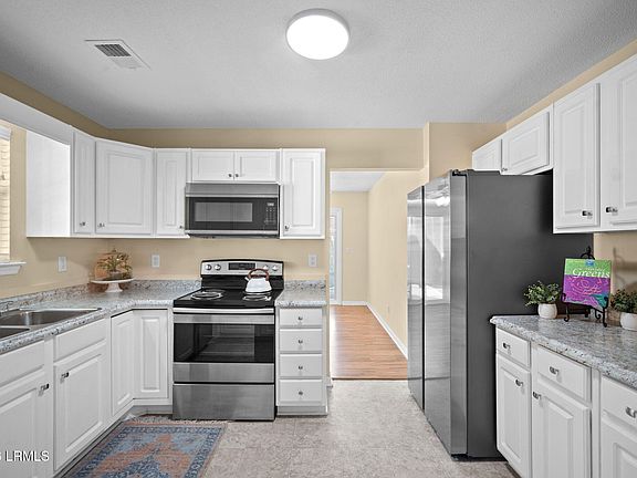 3rd image of 948 Oyster Cove Rd