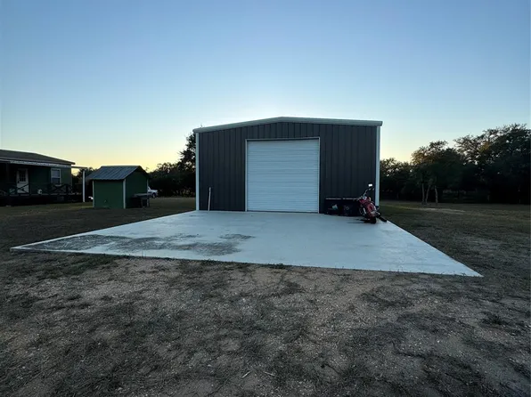 2636 E Fm 532, Schulenburg, TX 78956
