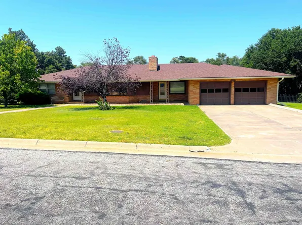 503 E 16th St, Ellis, KS 67637
