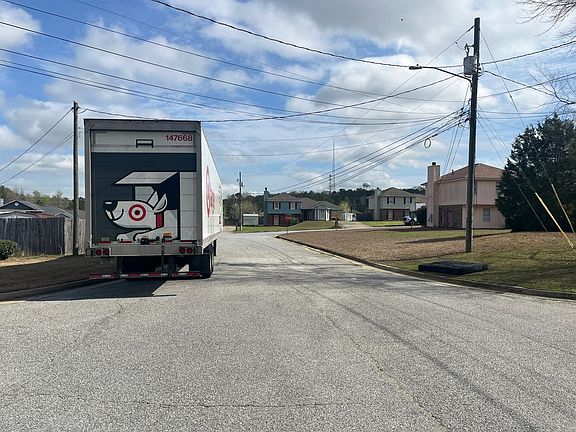 4th image of 305 Perdue Ln