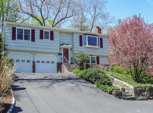 52 Valleywood Rd, Cos Cob, CT 06807