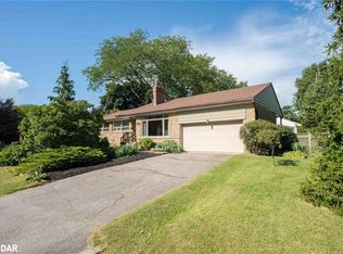 1509 Kenneth Dr, Mississauga, ON L5E2Y6