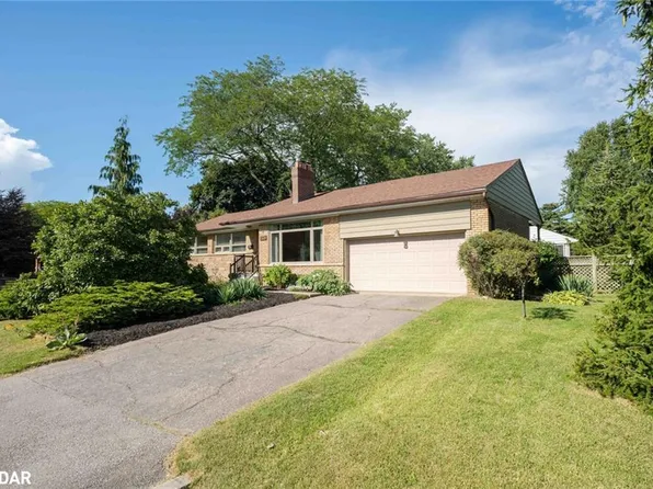 1509 Kenneth Dr, Mississauga, ON L5E 2Y6