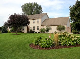 N24W26405 Bucks Island Ct, Pewaukee, WI 53072