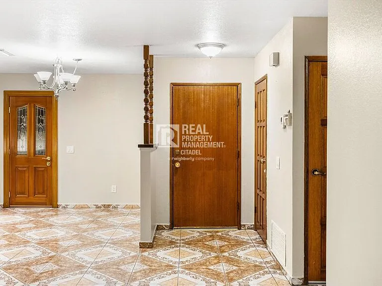 16653 Mallory Dr — Photo 11
