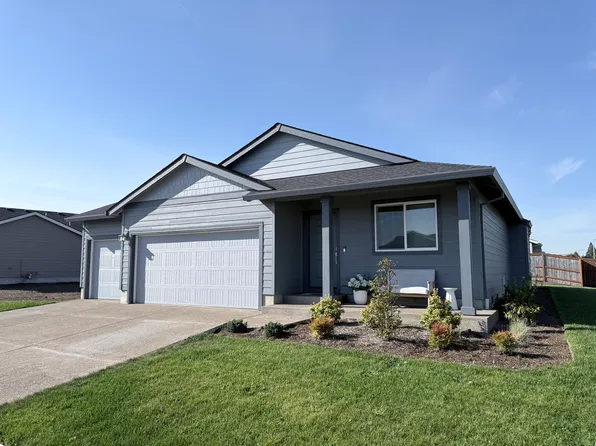 801 Rita Dr, Woodburn, OR