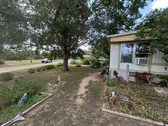 5th image of 105 Elizabeth Dr
