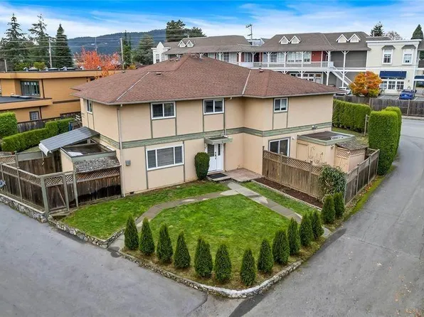 1945 Lisnoe Ave #4, Central Saanich, BC V8M 1T2