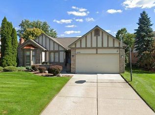 3295 Primrose Dr, Rochester Hills, MI 48307