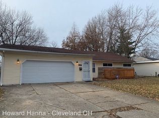 2032 Ridgehill Rd, Cleveland, OH 44121