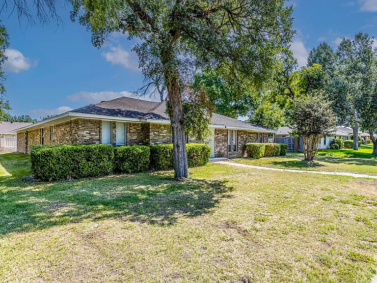 337 Woodbrook Dr — Photo 2