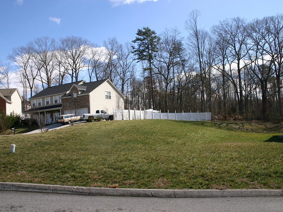 1st image of Oakwood Hills Ln