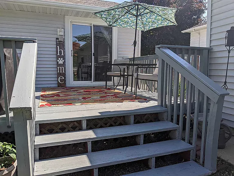1124 Lilac Ln — Photo 1