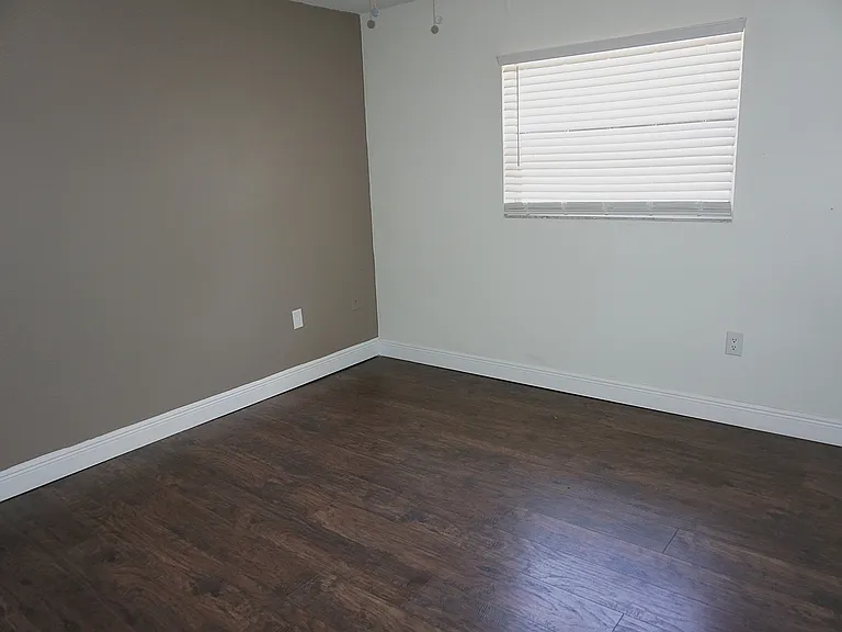 8511 Shady Glen Dr — Photo 16