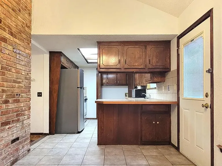 808 N Markwell Ave — Photo 4