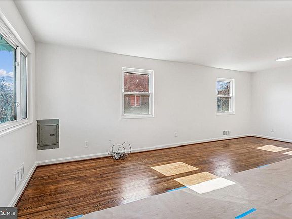 4th image of 8422 12th Ave