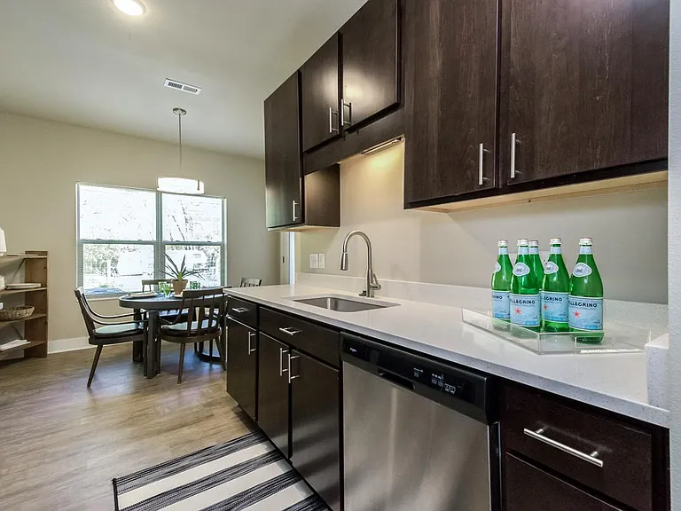 Suncrest — Photo 34