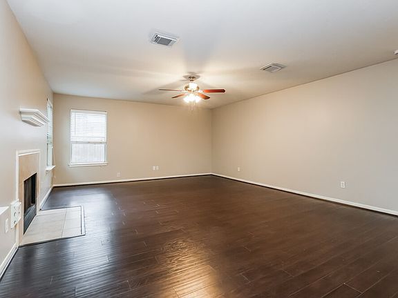 4th image of 403 Douglas Fir Dr