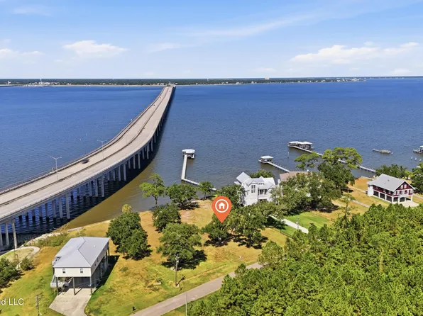 113 Sandy Hook Dr, Pass Christian, MS 39571