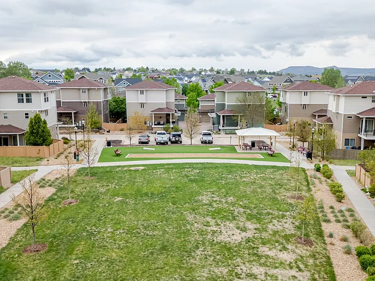 2656 Champagne Ave — Photo 45