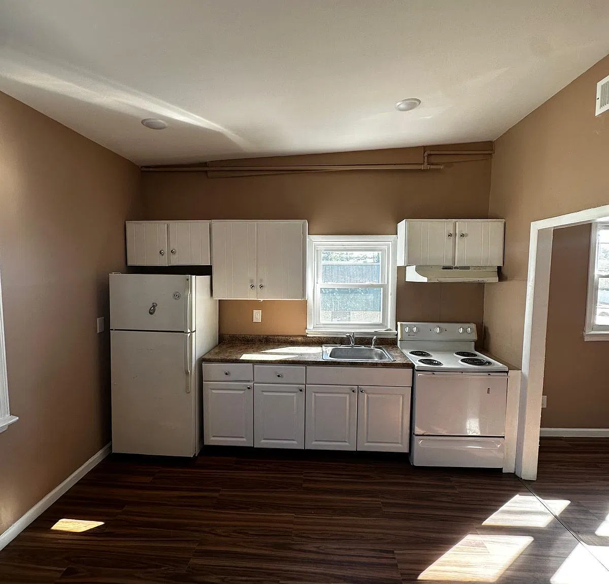 3 bed, 2136 sqft, $2,850 — Photo 1