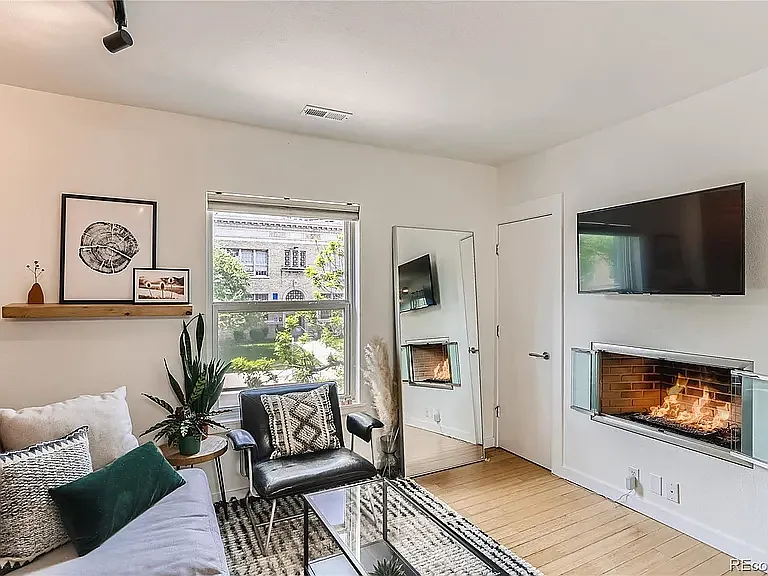 2306 Glenarm Pl #208 — Photo 8