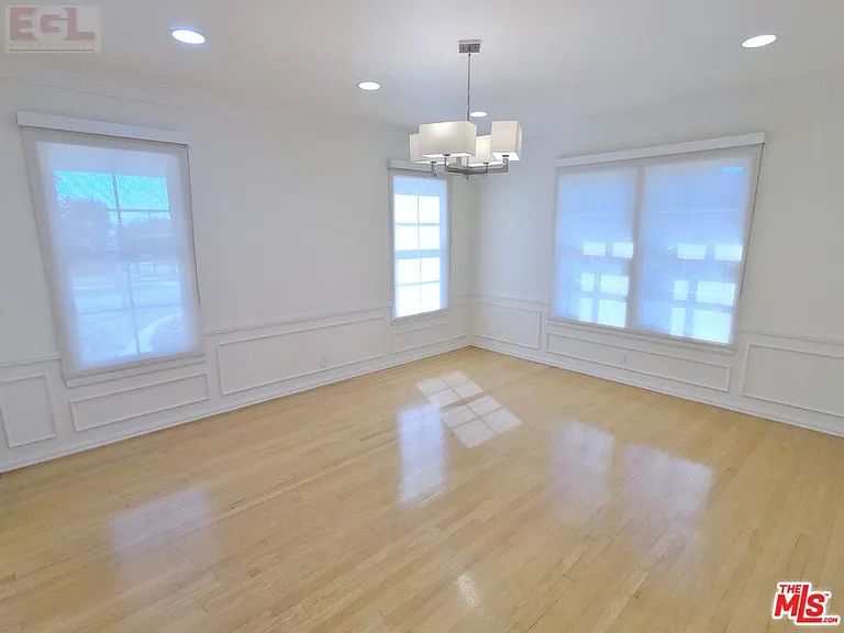 10749 Wellworth Ave — Photo 24