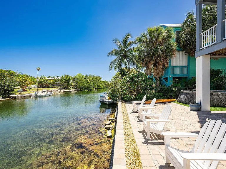 59 Palm Dr — Photo 2