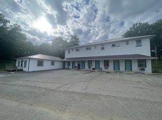 608 E Main St, Livingston, TN 38570