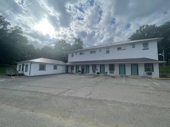 608 E Main St, Livingston, TN 38570