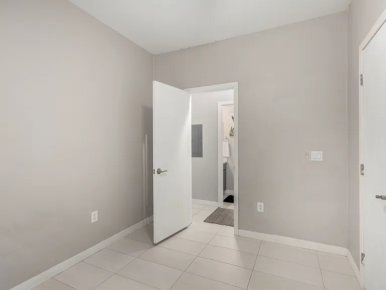 2402 E 5th St #1718 — Photo 32