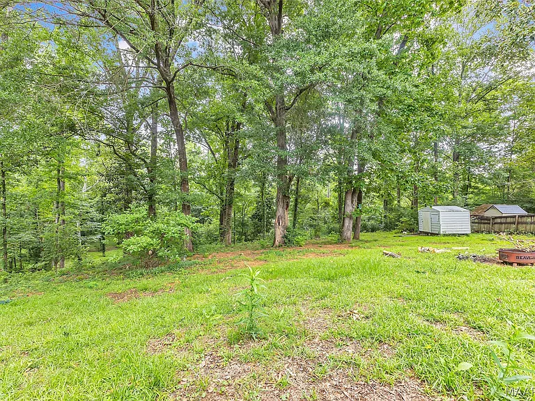 140 Livingston Cir — Photo 42