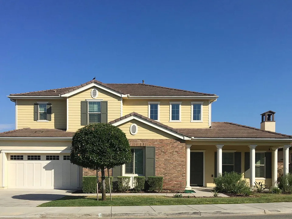 1134 Las Colinas Way