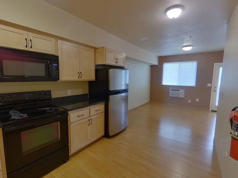Midtown Apartments — Photo 4