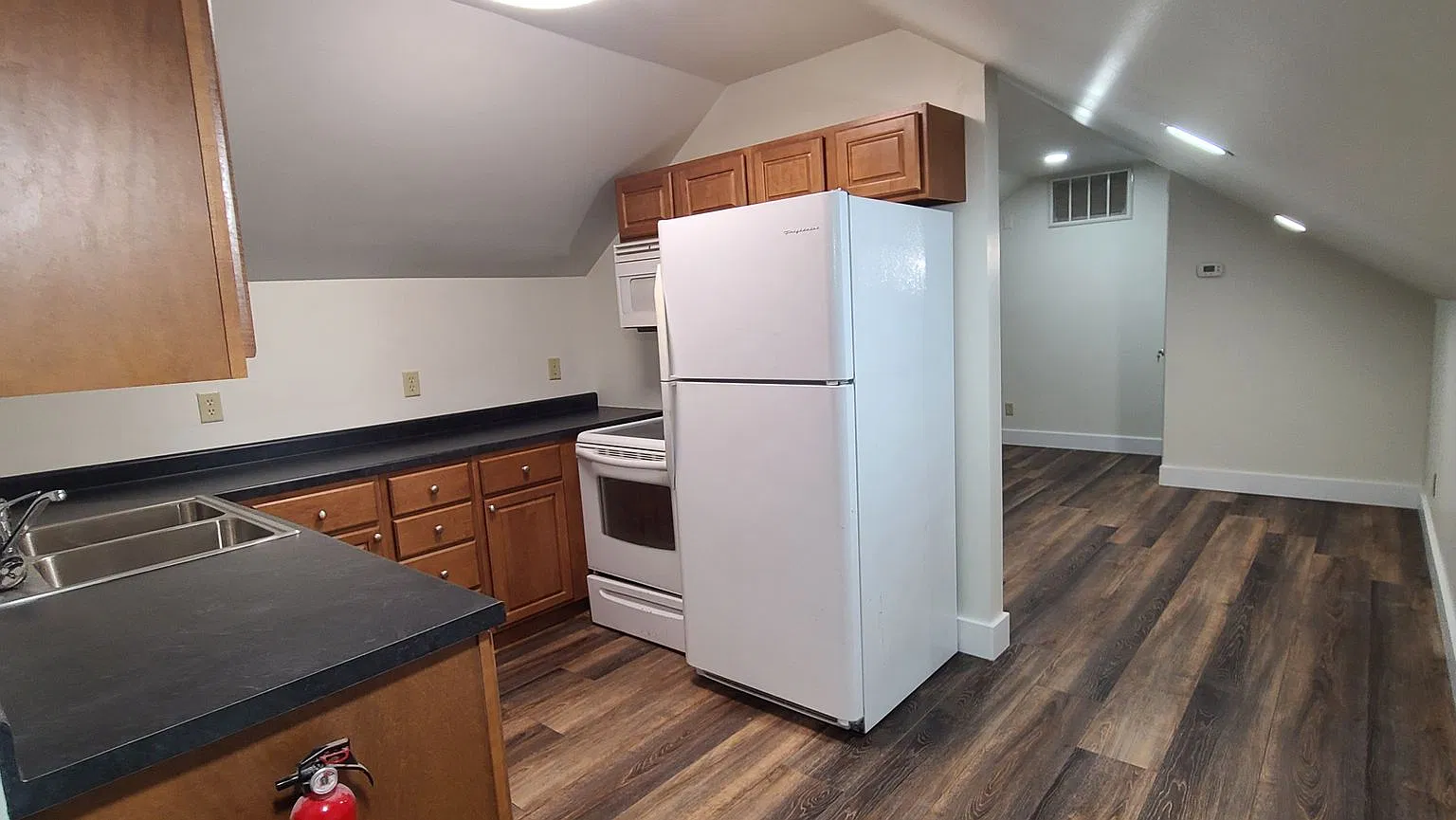 *June 2027* - 1 Bedroom off the B-line, only 1 block from Kirkwood! — Photo 2